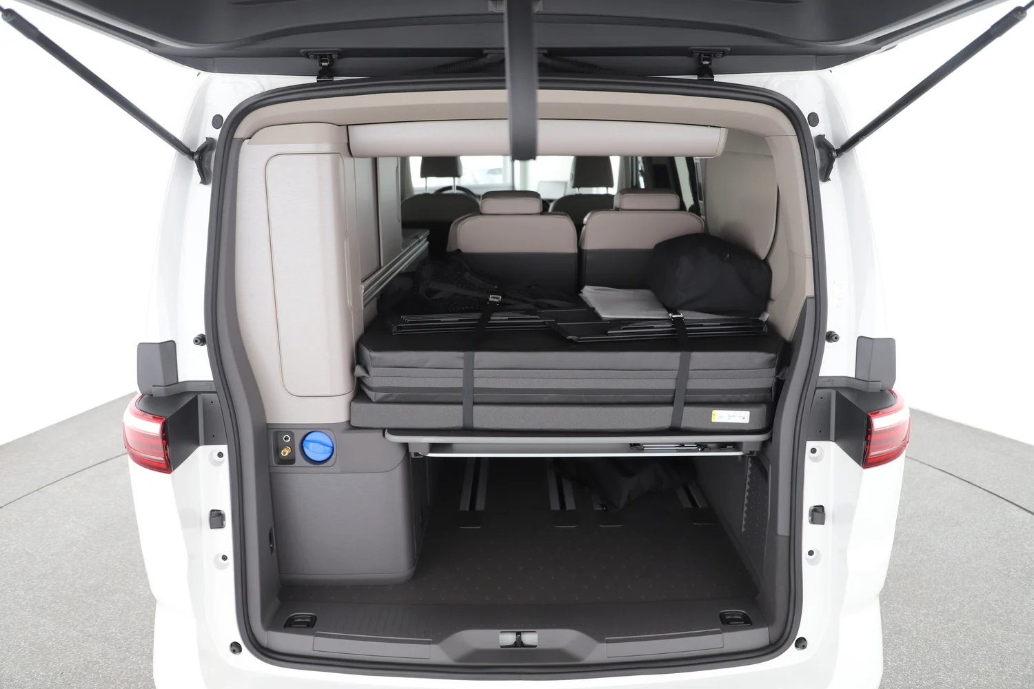 Bild eines VW California Ocean eHybrid 180 kW 4M