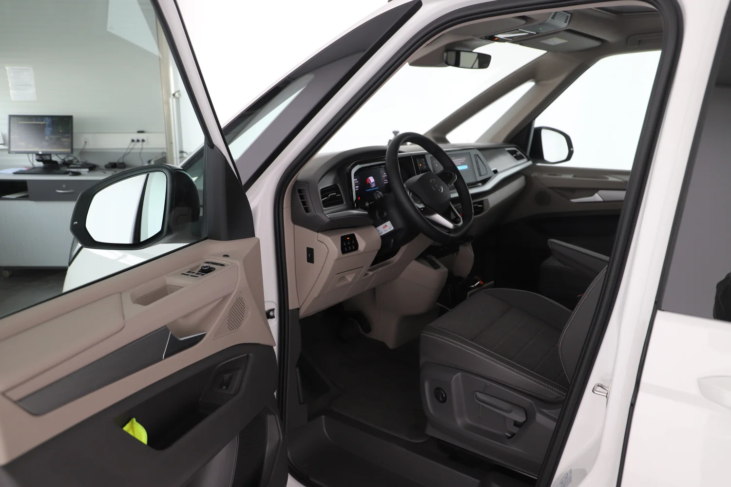 Bild eines VW California Ocean eHybrid 180 kW 4M