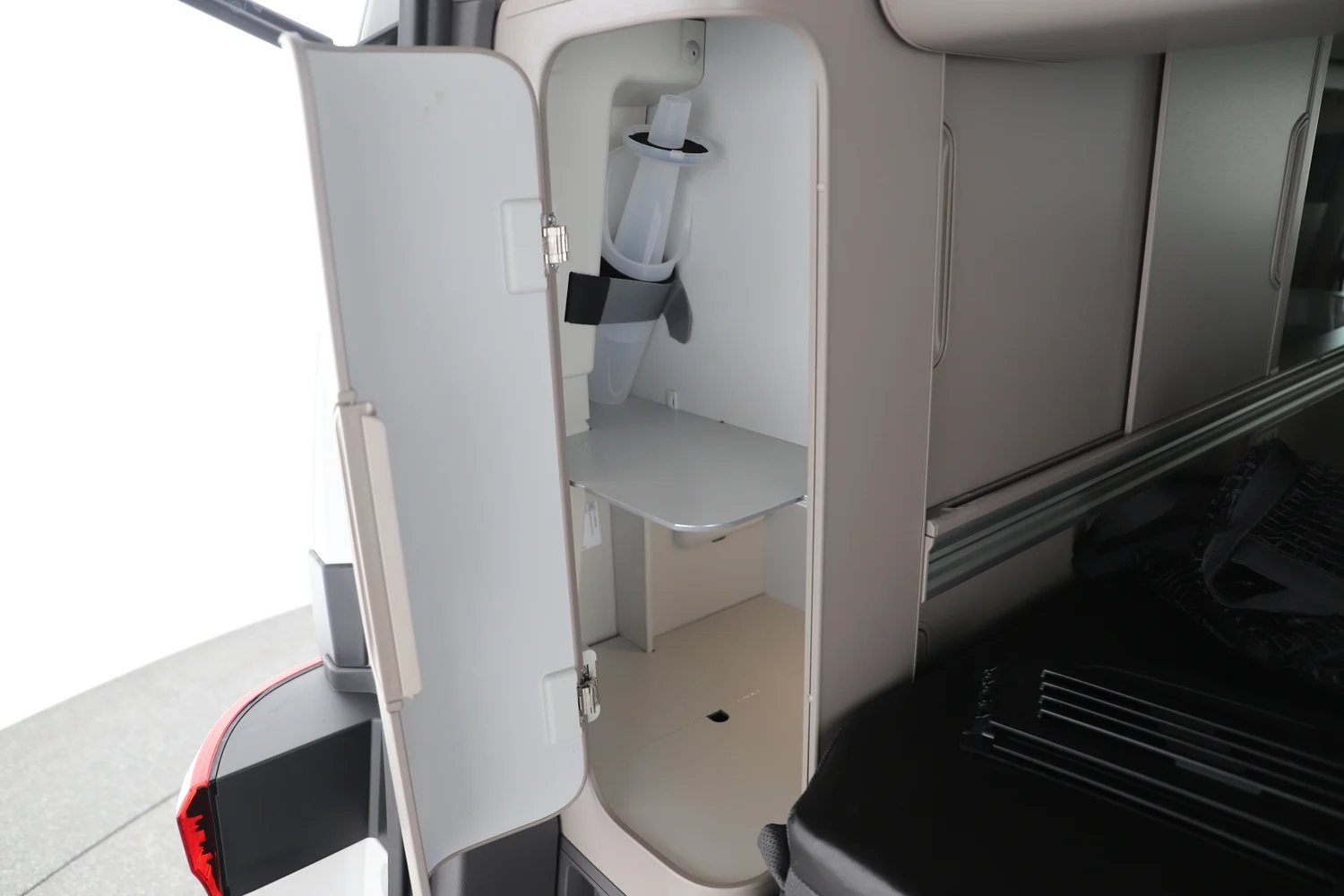 Bild eines VW California Ocean eHybrid 180 kW 4M