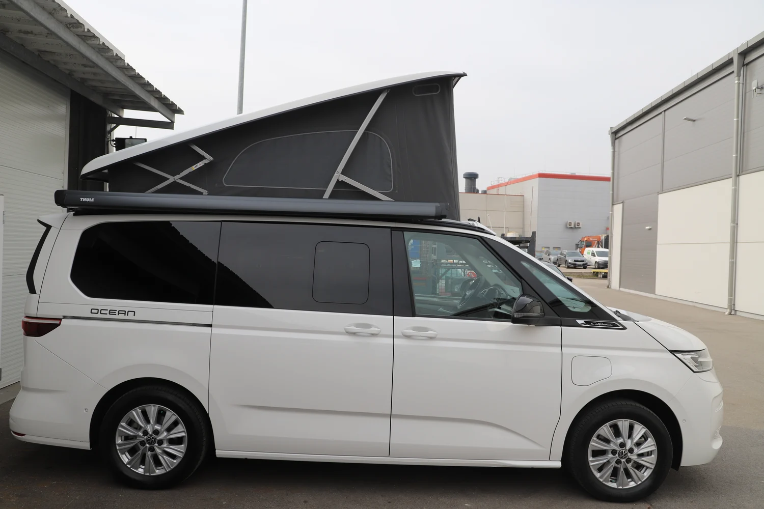 Bild eines VW California Ocean eHybrid 180 kW 4M