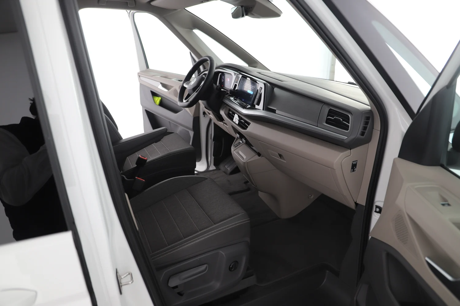 Bild eines VW California Ocean eHybrid 180 kW 4M