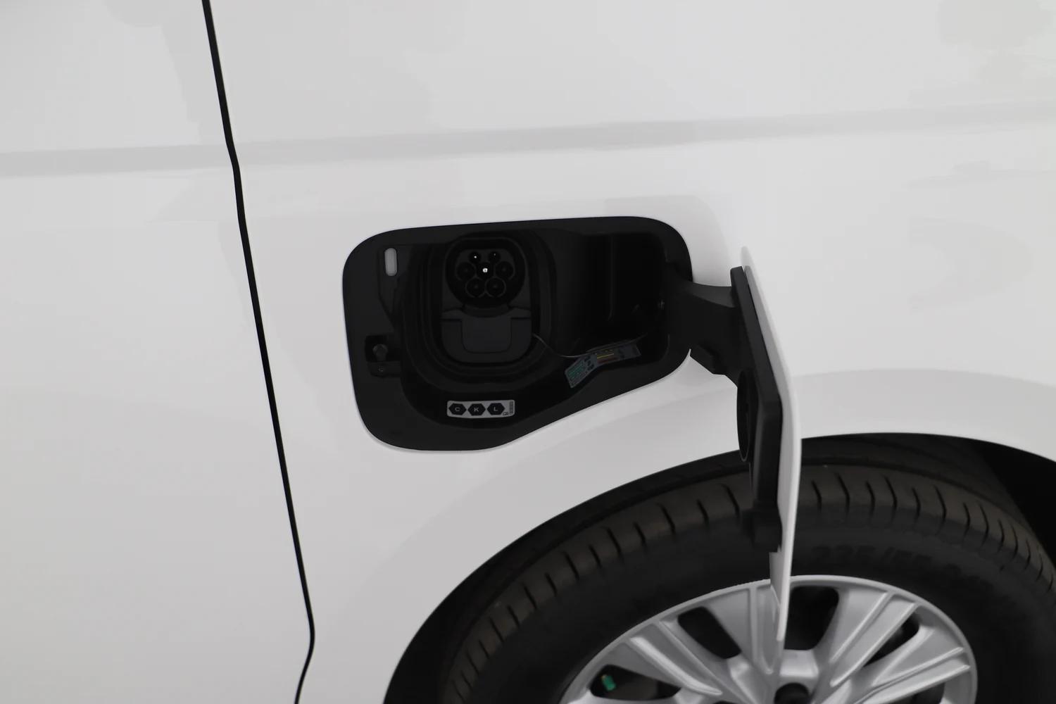 Bild eines VW California Ocean eHybrid 180 kW 4M