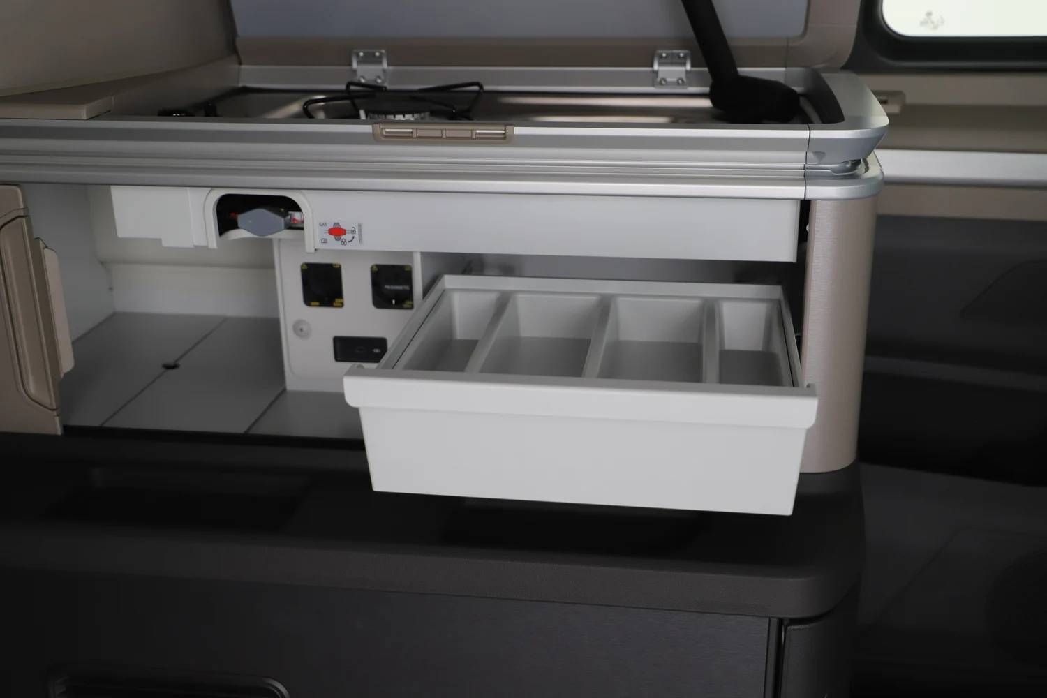 Bild eines VW California Ocean eHybrid 180 kW 4M