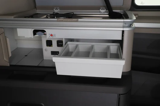 Bild eines VW California Ocean eHybrid 180 kW 4M