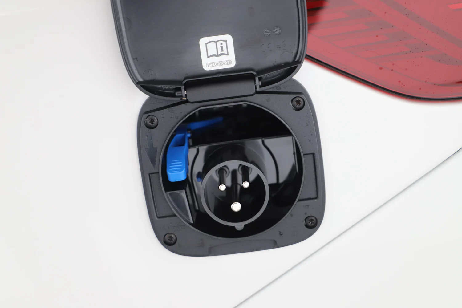 Bild eines VW California Ocean eHybrid 180 kW 4M