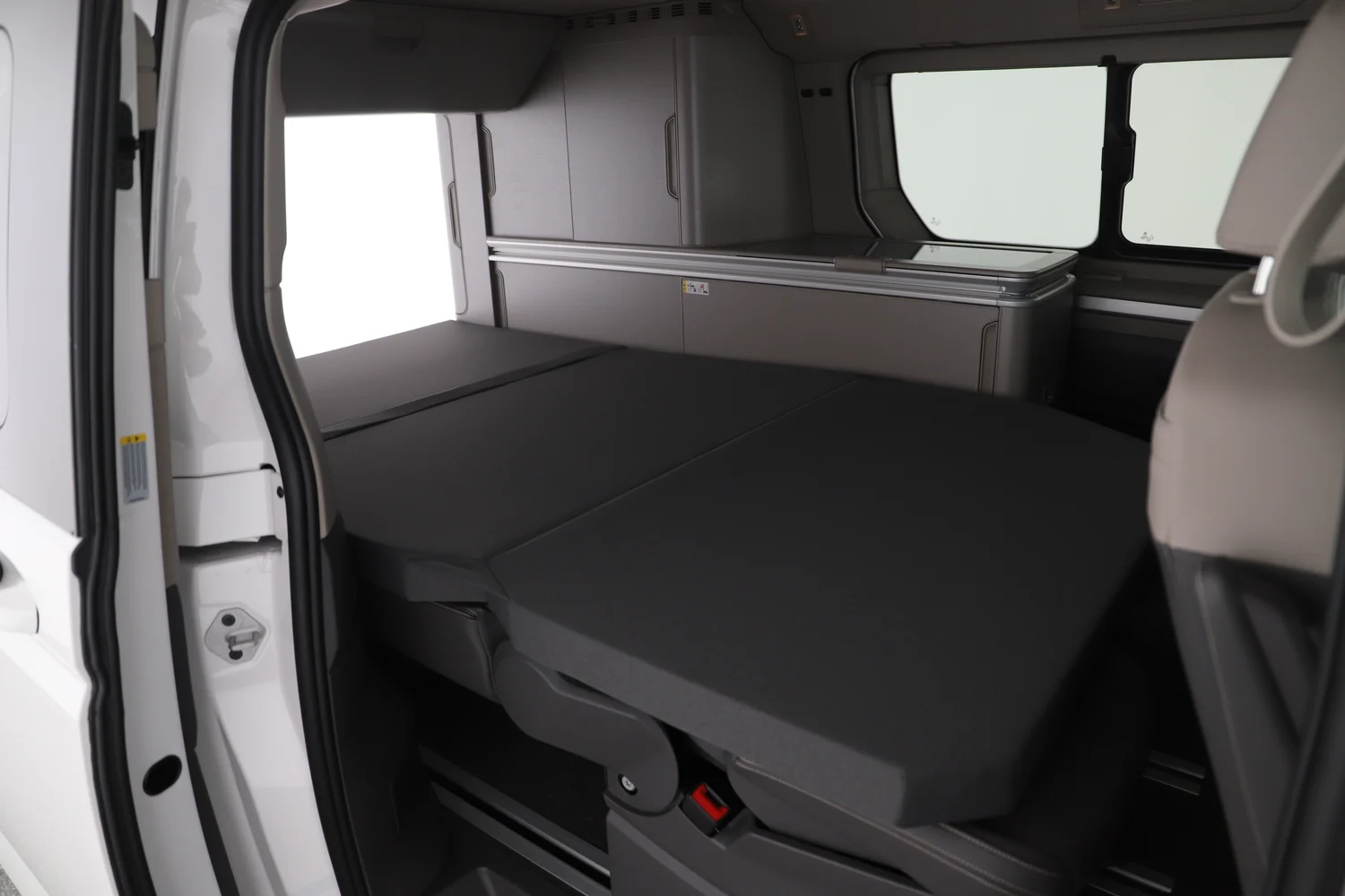 Bild eines VW California Ocean eHybrid 180 kW 4M