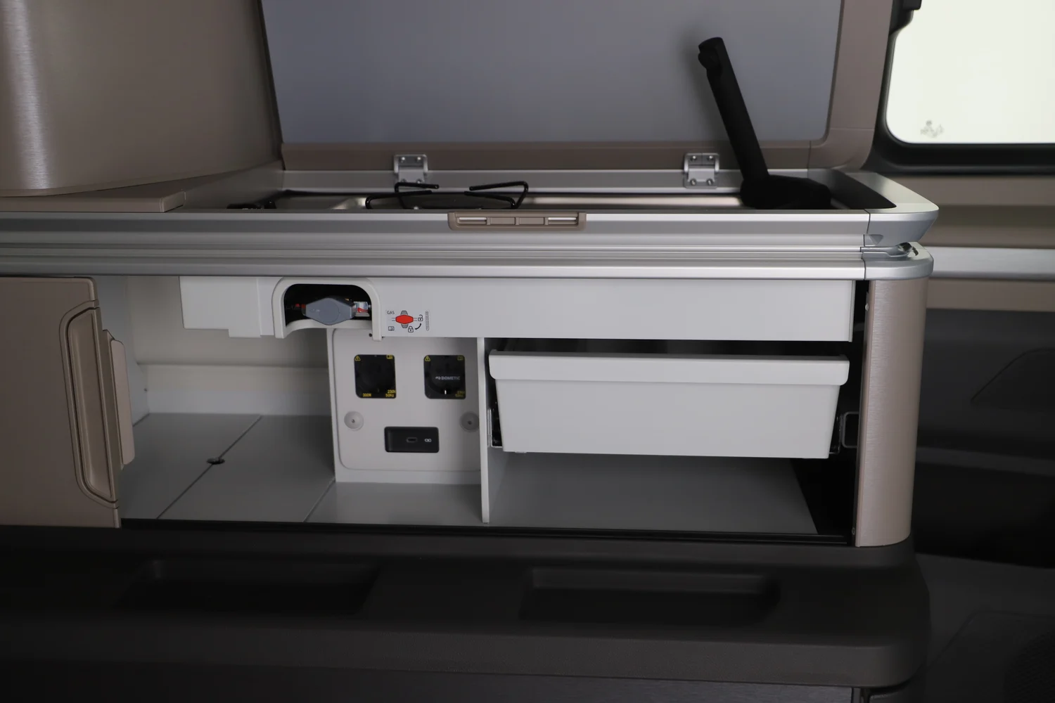 Bild eines VW California Ocean eHybrid 180 kW 4M