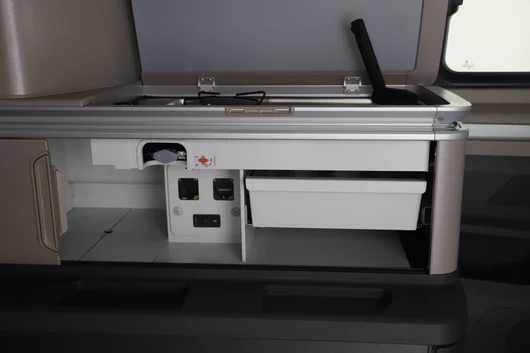 Bild eines VW California Ocean eHybrid 180 kW 4M