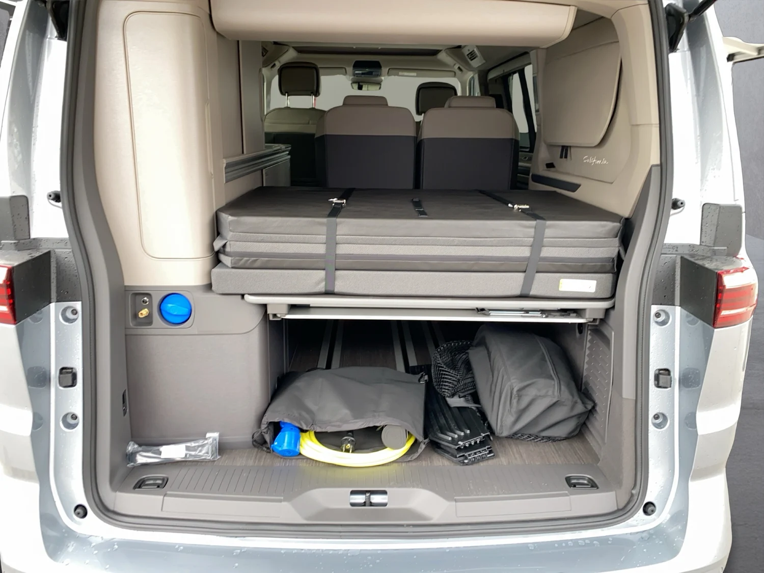 Bild eines VW California Ocean eHybrid 180 kW 4M