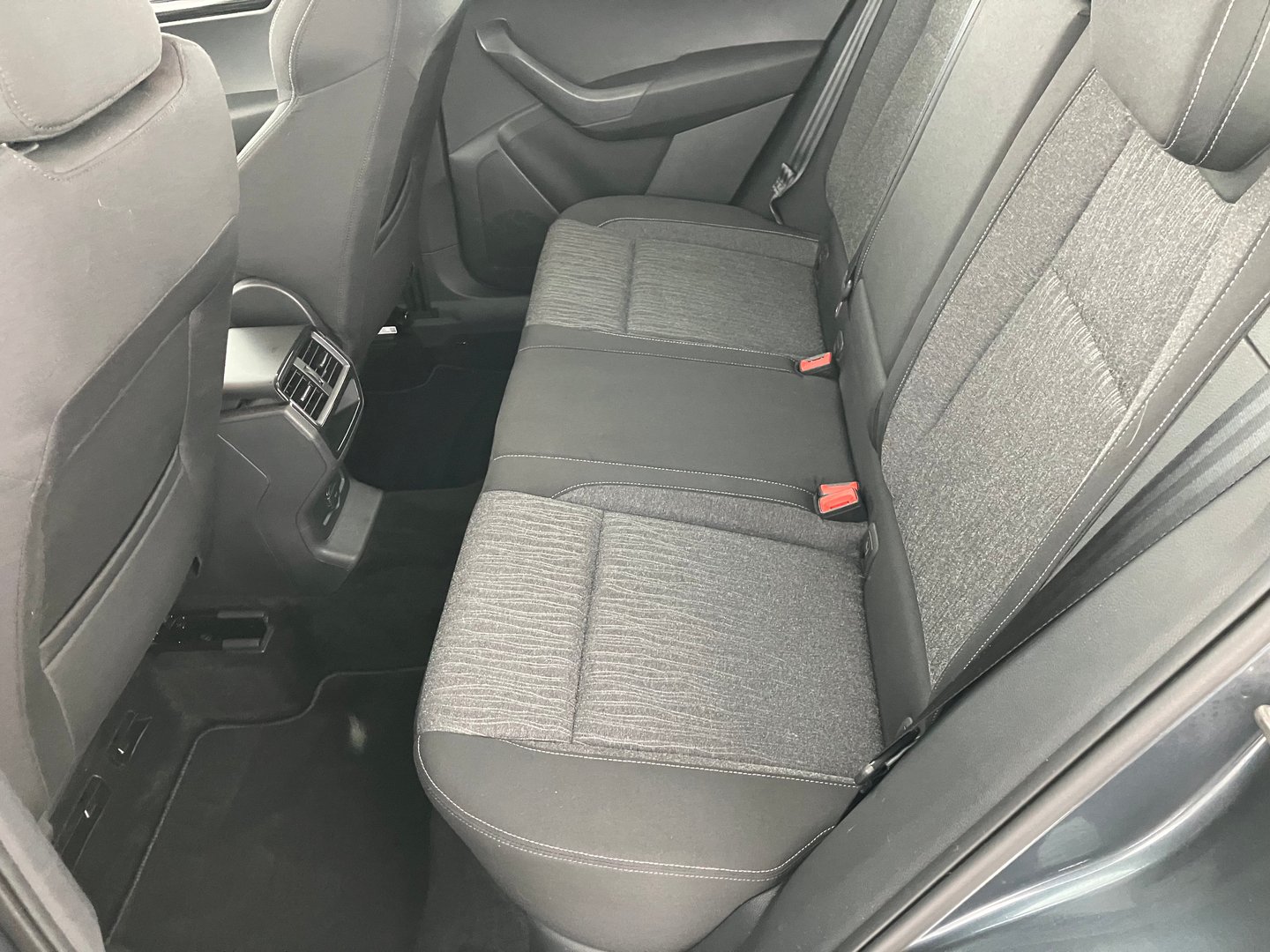 Škoda KAROQ 4x4 Style SC TDI DSG | Bild 12 von 15