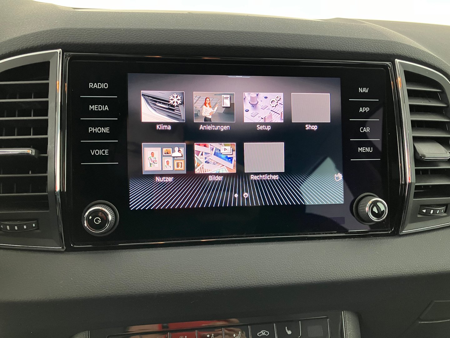 Škoda KAROQ 4x4 Style SC TDI DSG | Bild 11 von 15