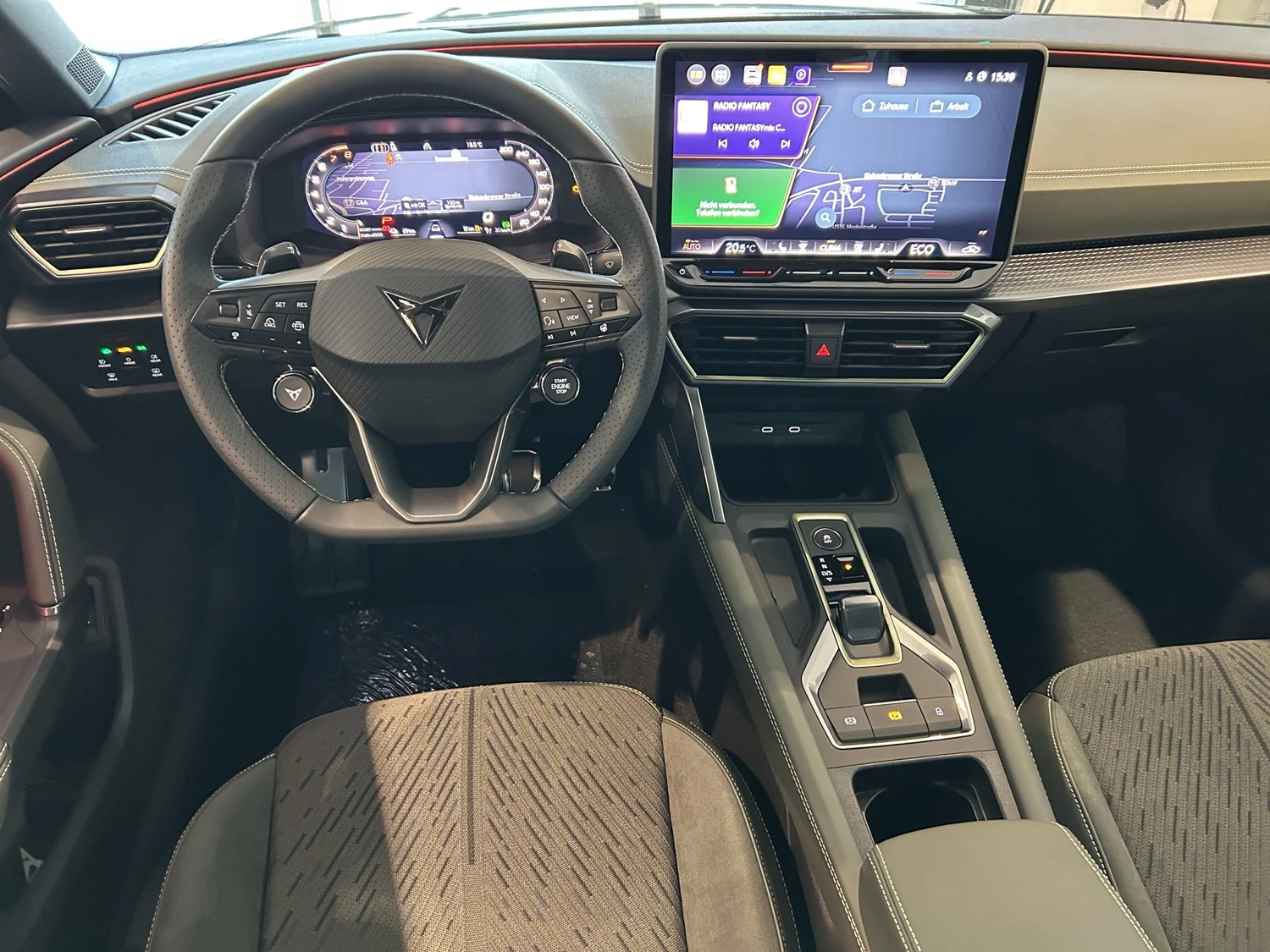 Bild eines Leon SP Kombi TRIBE e-HYBRID 150/204