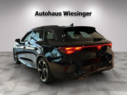 Bild eines Leon SP Kombi TRIBE e-HYBRID 150/204