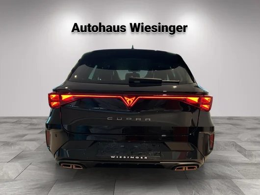 Bild eines Leon SP Kombi TRIBE e-HYBRID 150/204