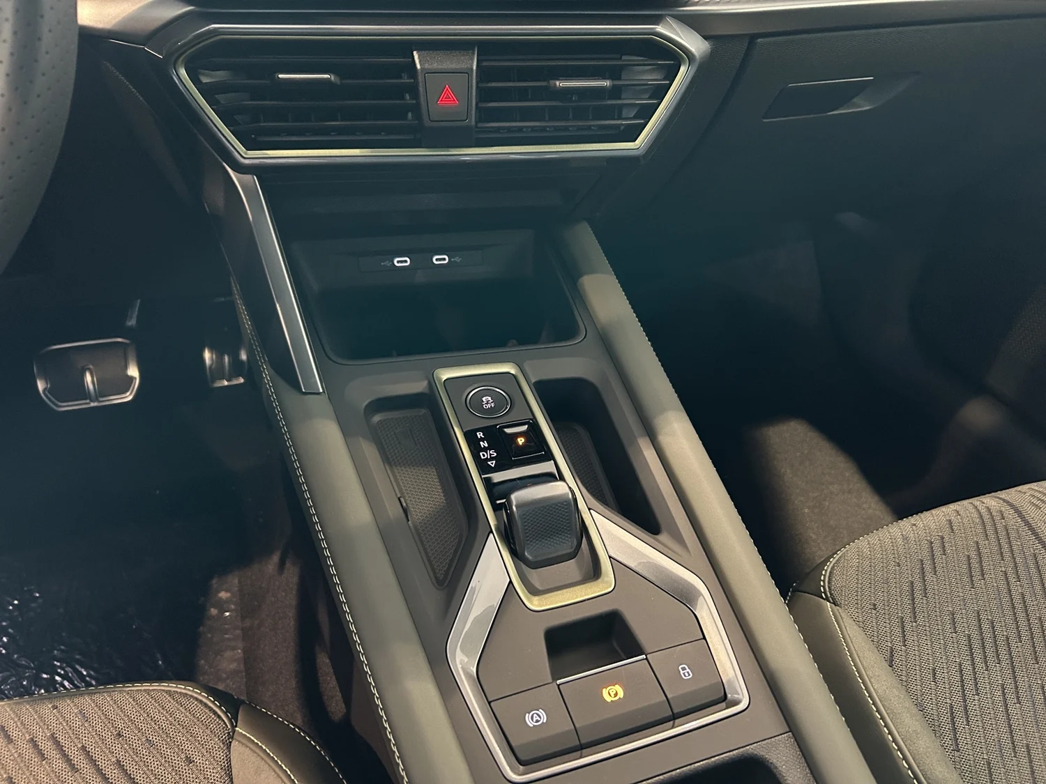 Bild eines Leon SP Kombi TRIBE e-HYBRID 150/204