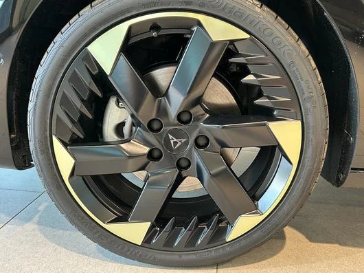 Bild eines Leon SP Kombi TRIBE e-HYBRID 150/204