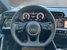 Audi A3 Limousine 35 TFSI S line in Gletscherweiß Metallic