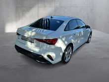 Audi A3 Limousine 35 TFSI S line in Gletscherweiß Metallic