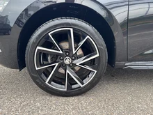 Škoda Kamiq MONTE CARLO TSI in Black-Magic Perleffekt