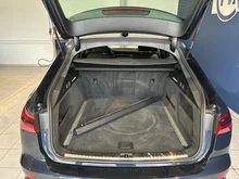 Audi A6 Avant 40 TDI quattro Sport in dunkelblau - metallic