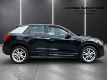 Audi Q2 35 TDI quattro S line in 0E Mythosschwarz Metallic