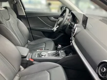 Audi Q2 35 TDI quattro S line in 0E Mythosschwarz Metallic