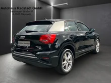 Audi Q2 35 TDI quattro S line in 0E Mythosschwarz Metallic