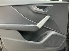 Audi Q2 35 TDI quattro S line in 0E Mythosschwarz Metallic