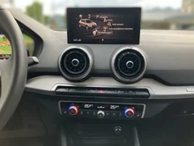 Audi Q2 35 TDI quattro S line in 0E Mythosschwarz Metallic