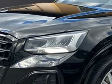 Audi Q2 35 TDI quattro S line in 0E Mythosschwarz Metallic