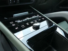 Porsche Cayenne E-Hybrid in schwarzmetallic