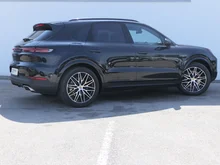 Porsche Cayenne E-Hybrid in schwarzmetallic