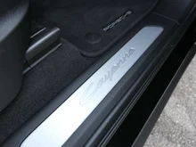 Porsche Cayenne E-Hybrid in schwarzmetallic