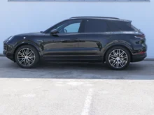Porsche Cayenne E-Hybrid in schwarzmetallic