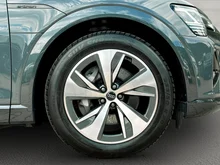 Audi Q8 50 e-tron quattro business in Magnetgrau