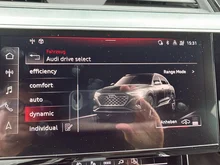 Audi Q8 50 e-tron quattro business in Magnetgrau