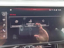 Audi Q8 50 e-tron quattro business in Magnetgrau