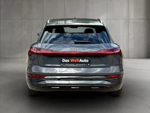 Audi Q8 50 e-tron quattro business in Magnetgrau