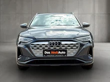 Audi Q8 50 e-tron quattro business in Magnetgrau
