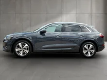Audi Q8 50 e-tron quattro business in Magnetgrau