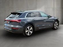 Audi Q8 50 e-tron quattro business in Magnetgrau