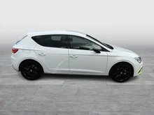 SEAT Leon FR Black-Edition TSI in Nevada-Weiß Metallic