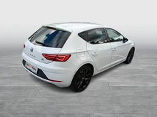 SEAT Leon FR Black-Edition TSI in Nevada-Weiß Metallic