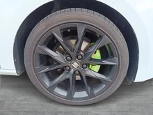 SEAT Leon FR Black-Edition TSI in Nevada-Weiß Metallic