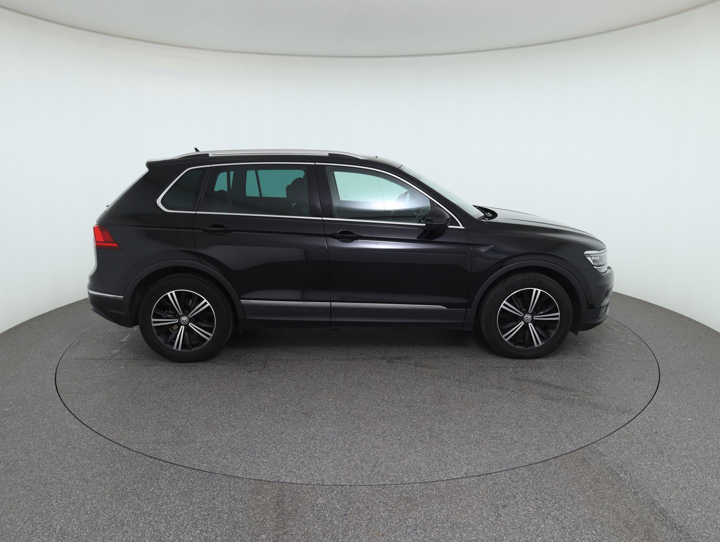 VW Tiguan Comfortline TDI SCR | Bild 4 von 34