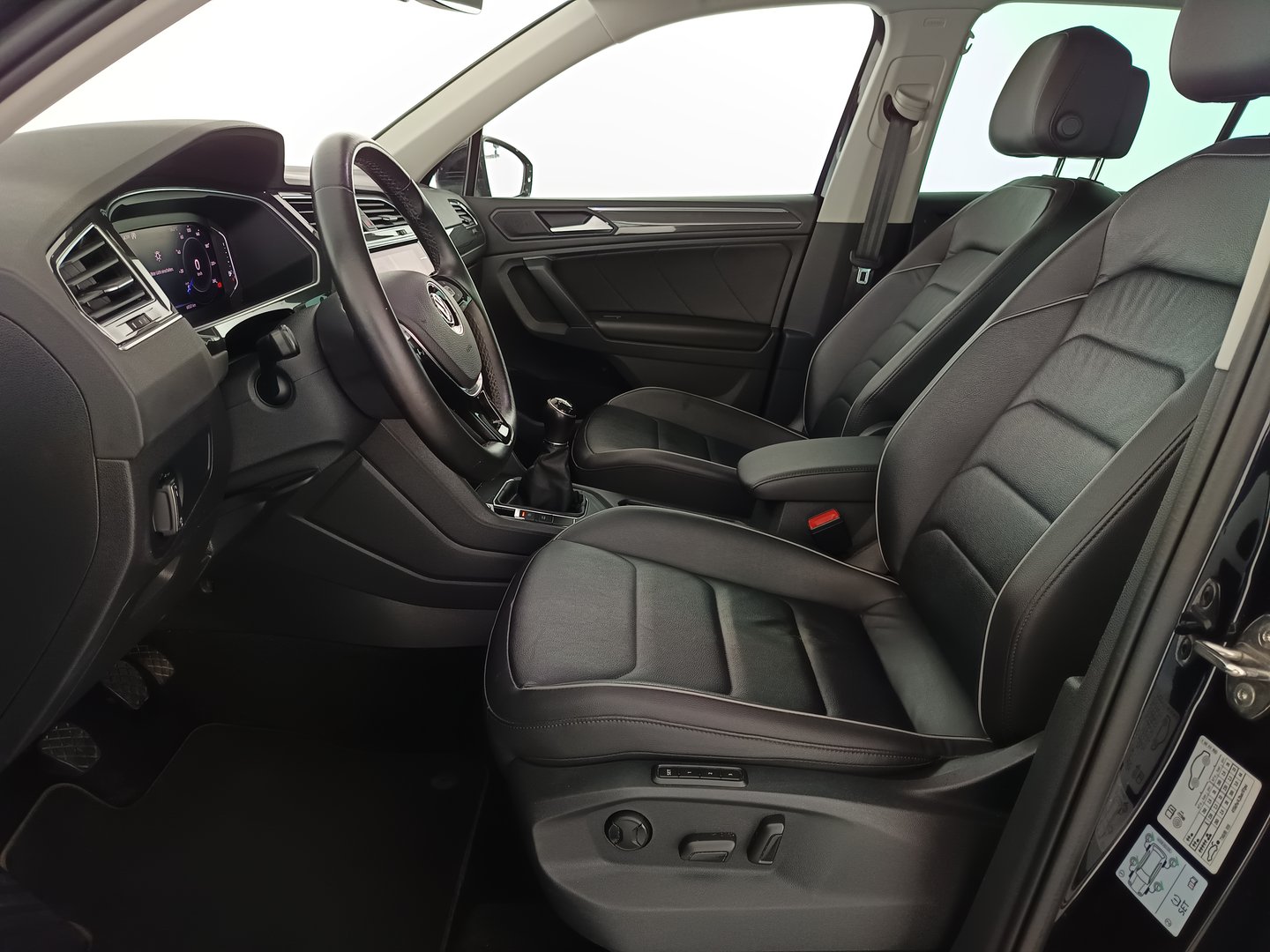 VW Tiguan Comfortline TDI SCR | Bild 13 von 34