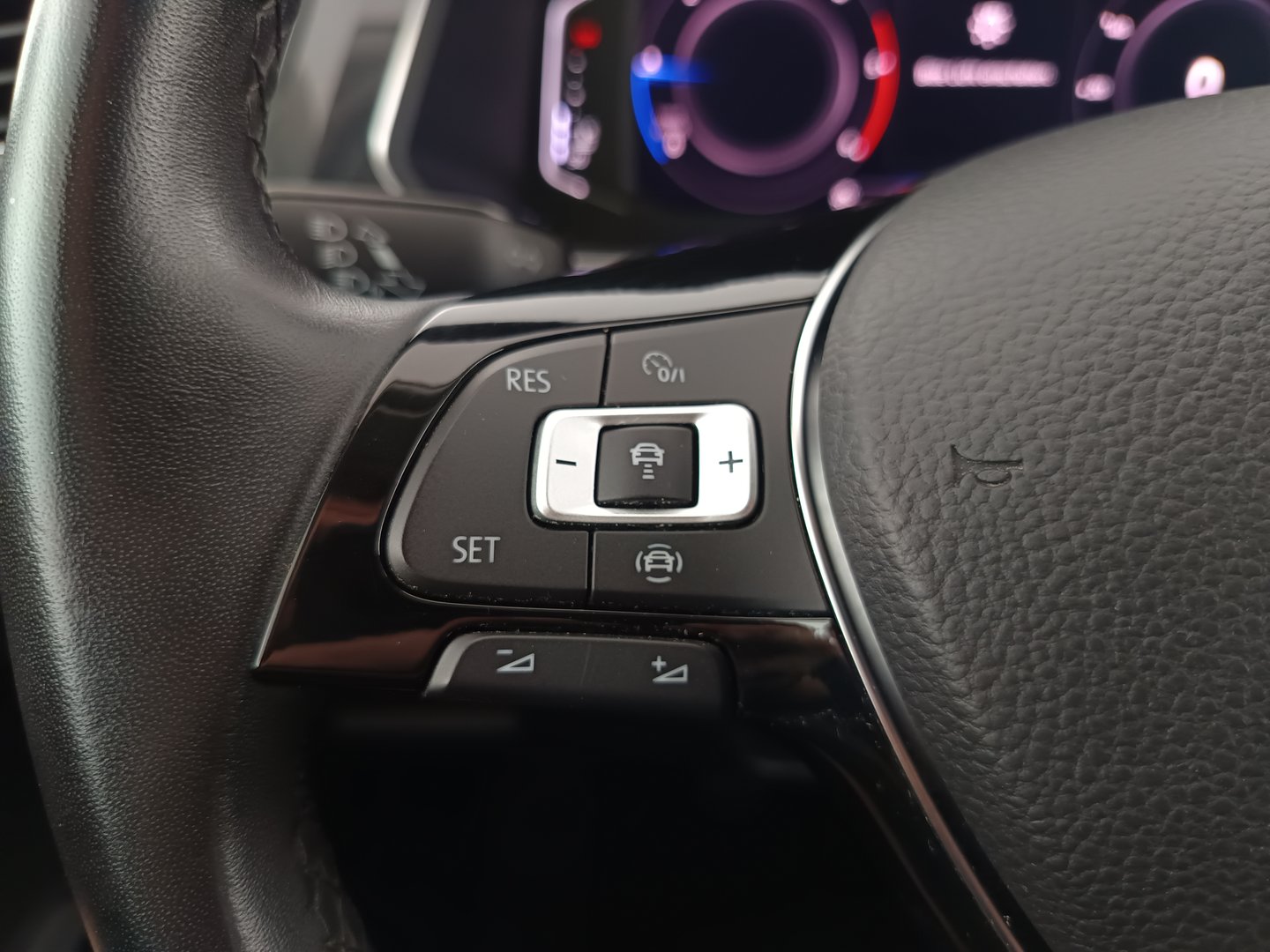 VW Tiguan Comfortline TDI SCR | Bild 16 von 34