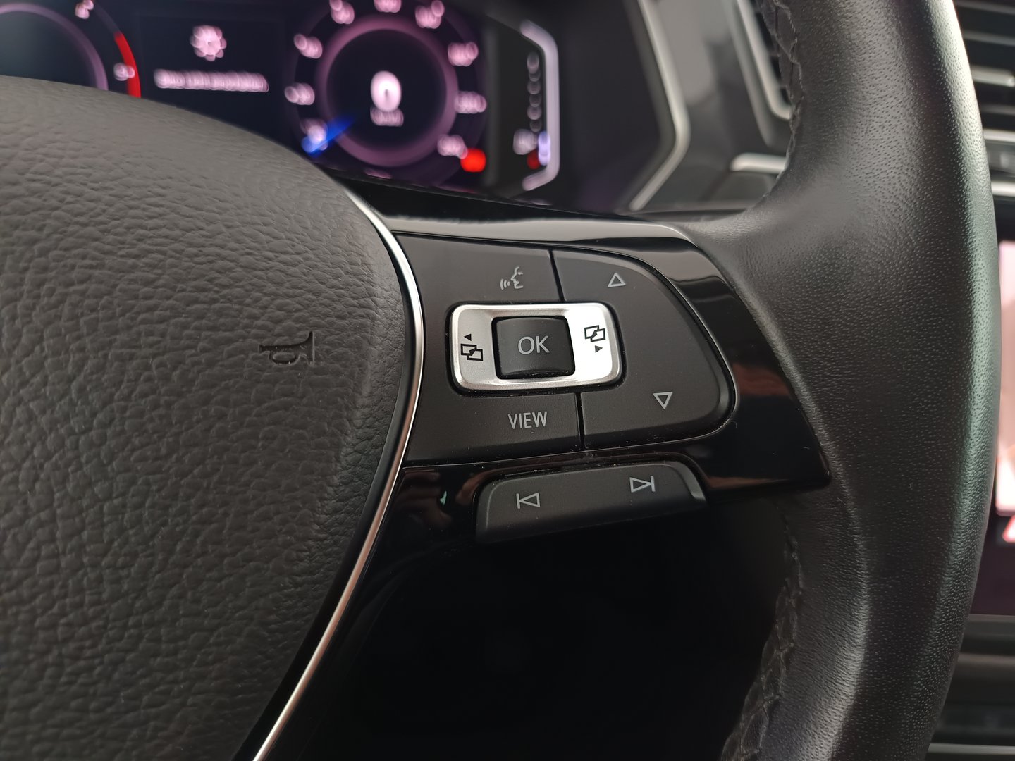 VW Tiguan Comfortline TDI SCR | Bild 17 von 34