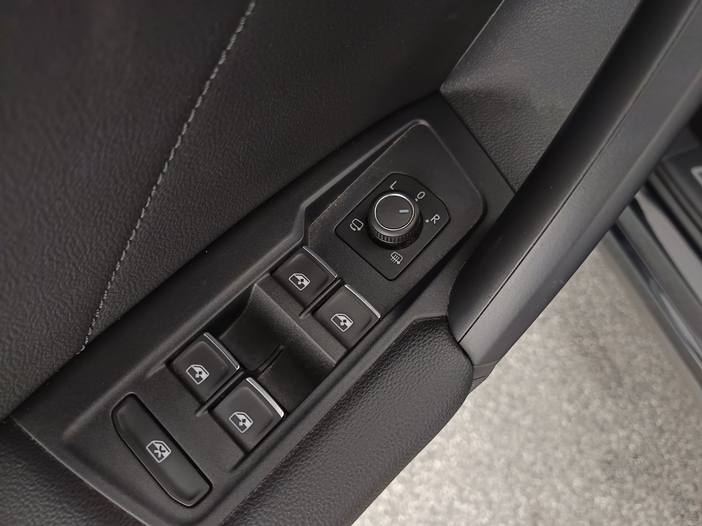 VW Tiguan Comfortline TDI SCR | Bild 11 von 34