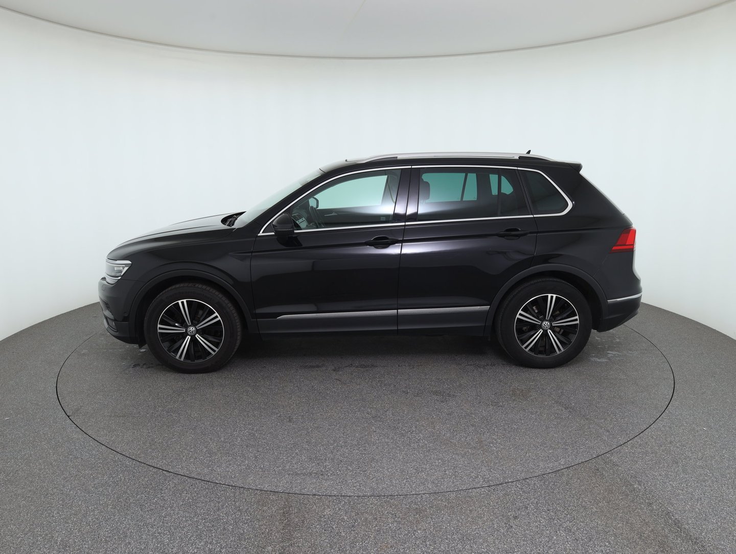 VW Tiguan Comfortline TDI SCR | Bild 8 von 34